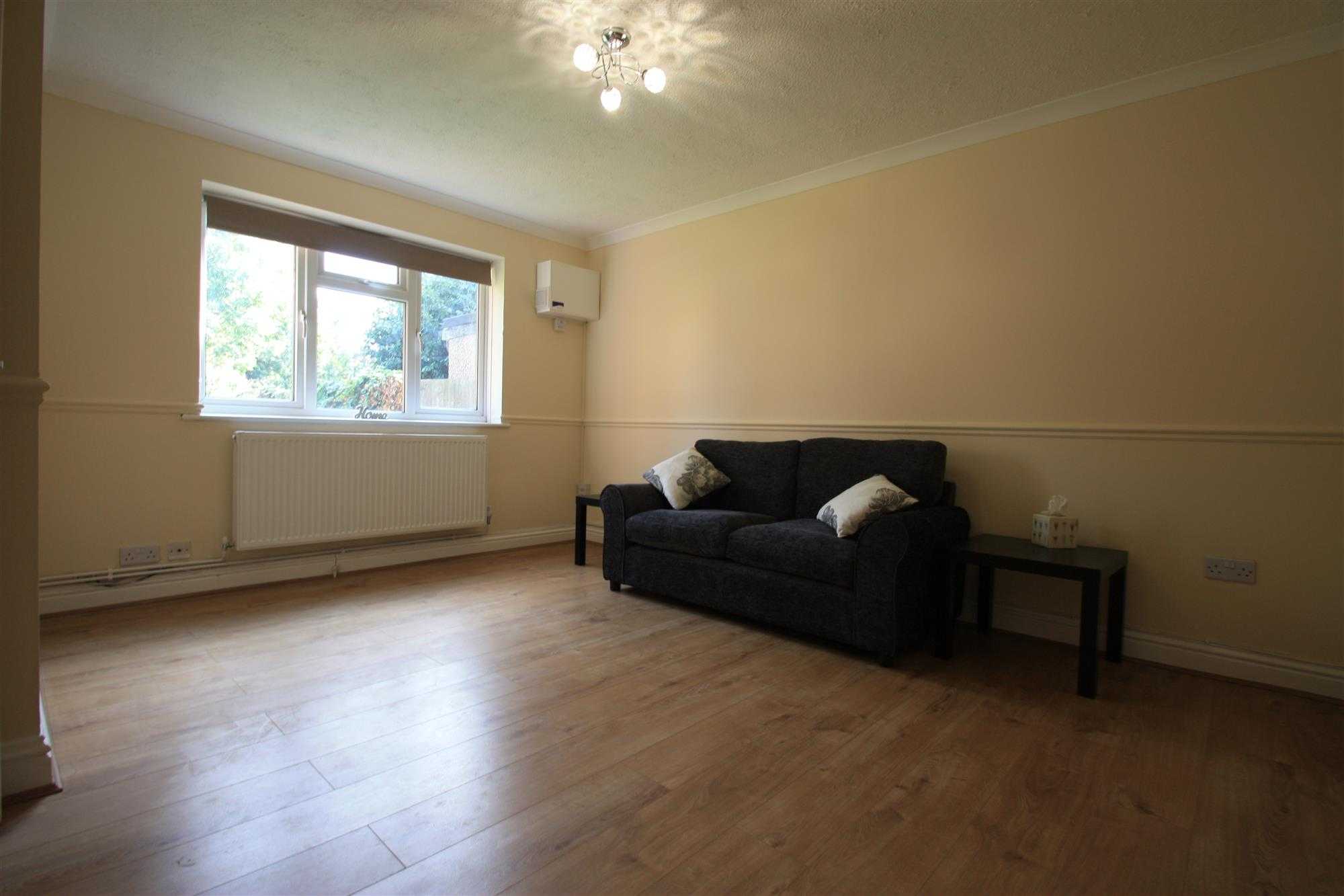 Flat Byron Road in Greater London