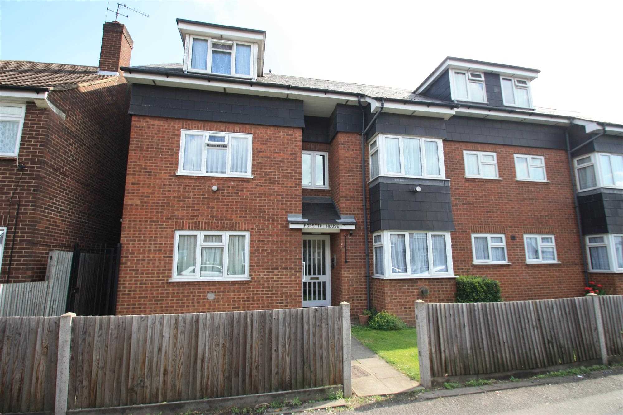 Flat Byron Road in Greater London