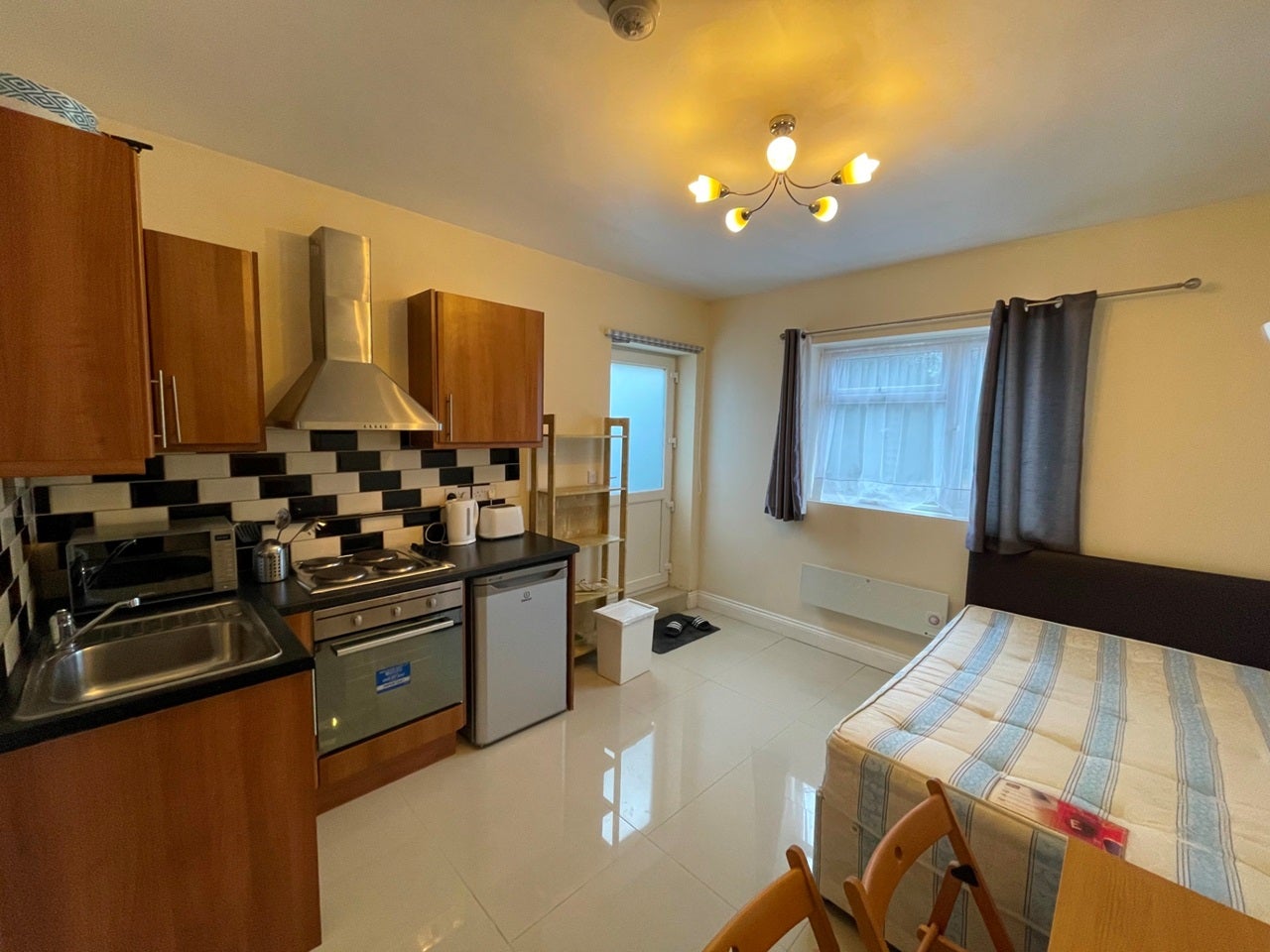 Flat Birkbeck Avenue in Greater London