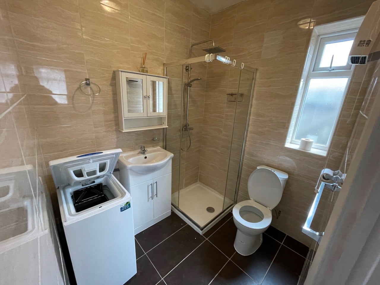 Flat Birkbeck Avenue in Greater London
