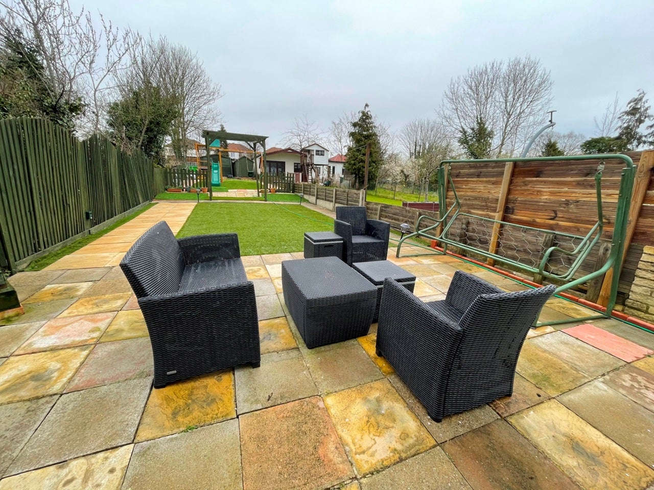 Flat Birkbeck Avenue in Greater London