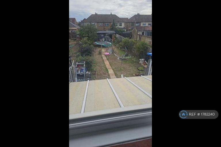 Room Upminster Road North in Greater London