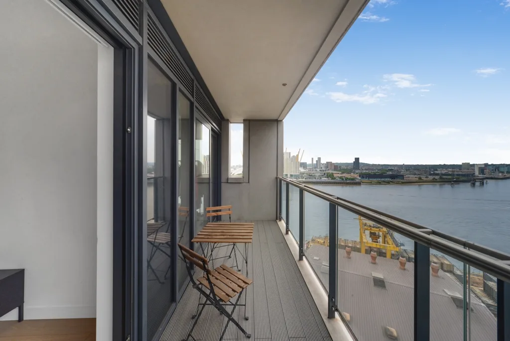 Flat Yabsley Street in Greater London