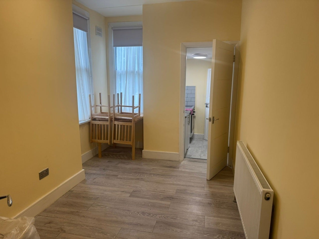Room Hallswelle Road in Greater London