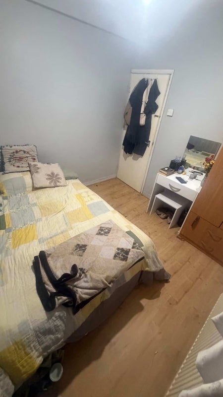 Room Harford Street in Greater London