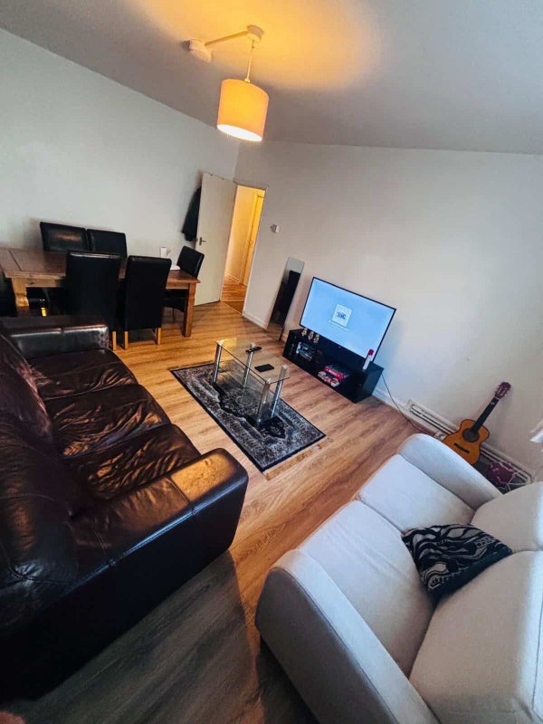 Room Harford Street in Greater London