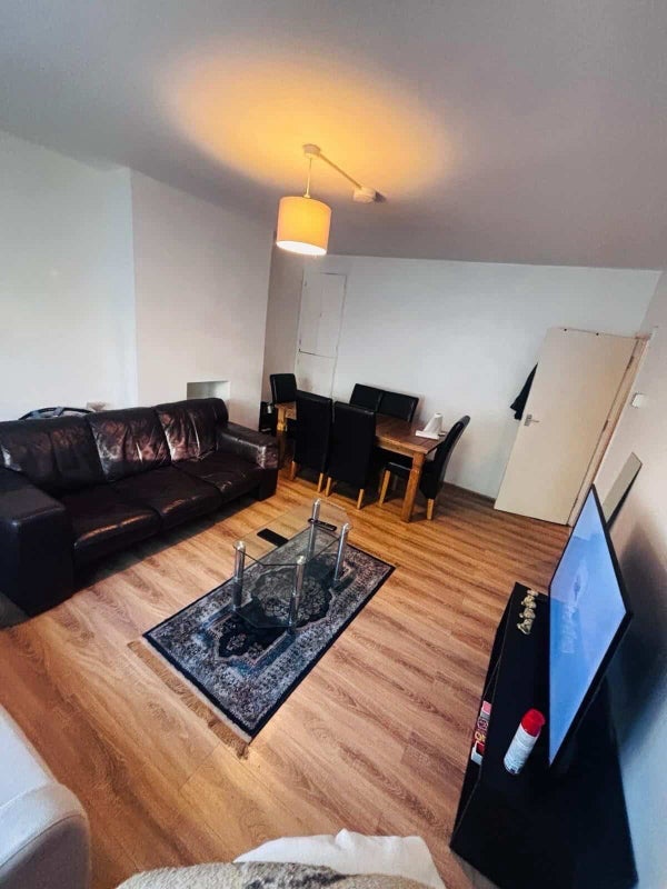 Room Harford Street in Greater London