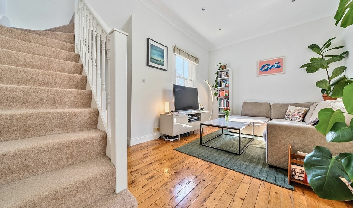 House Kennington Lane in Greater London