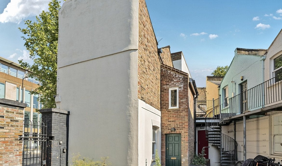 House Kennington Lane in Greater London