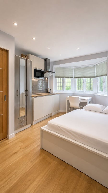 Flat The Spinney in Greater London