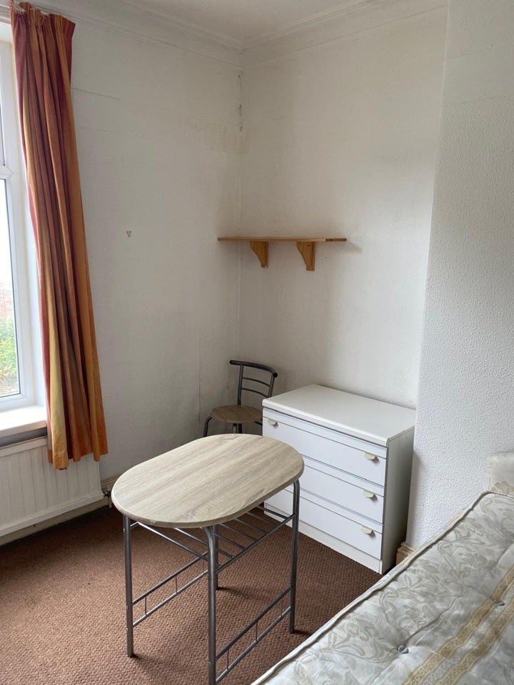 Room Wellington Crescent in Bradford