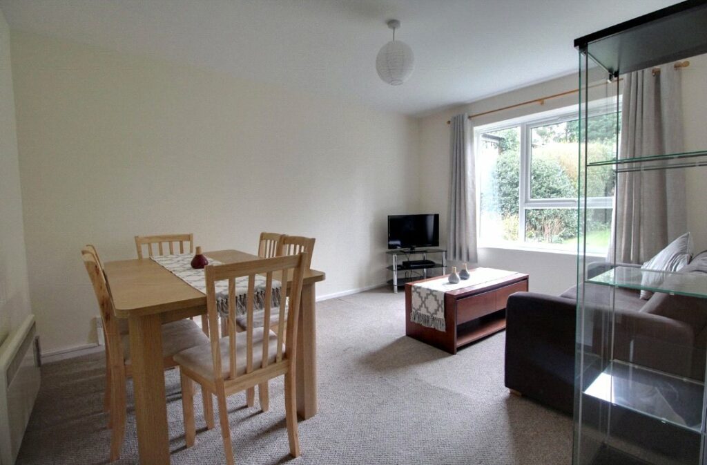 Flat Seymour Court in Hart