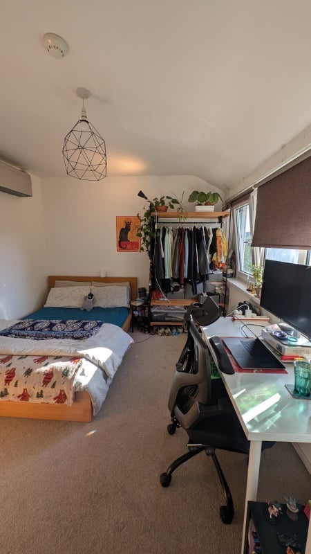 Room East Surrey Grove in Greater London