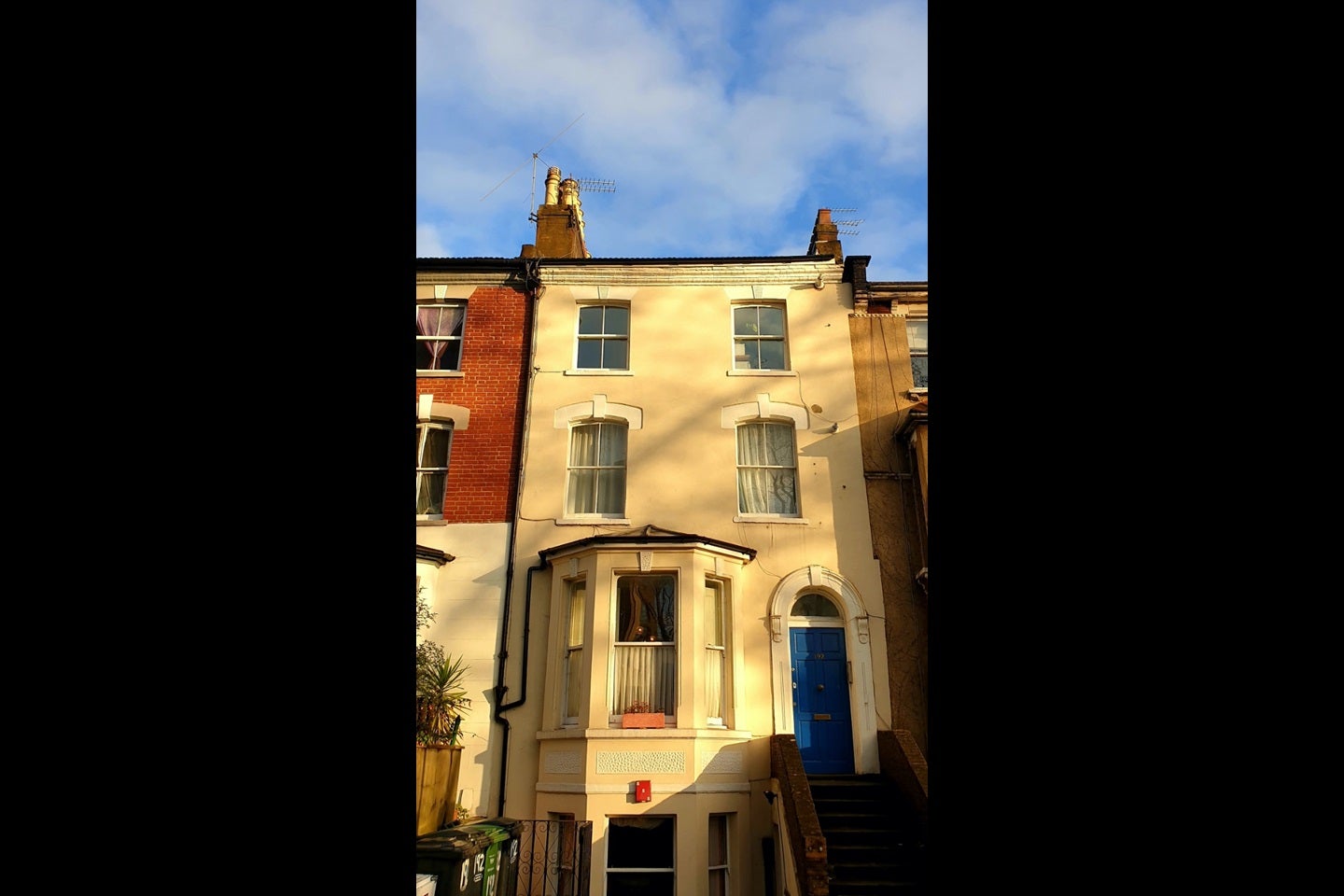 Flat Pembroke Road in Greater London