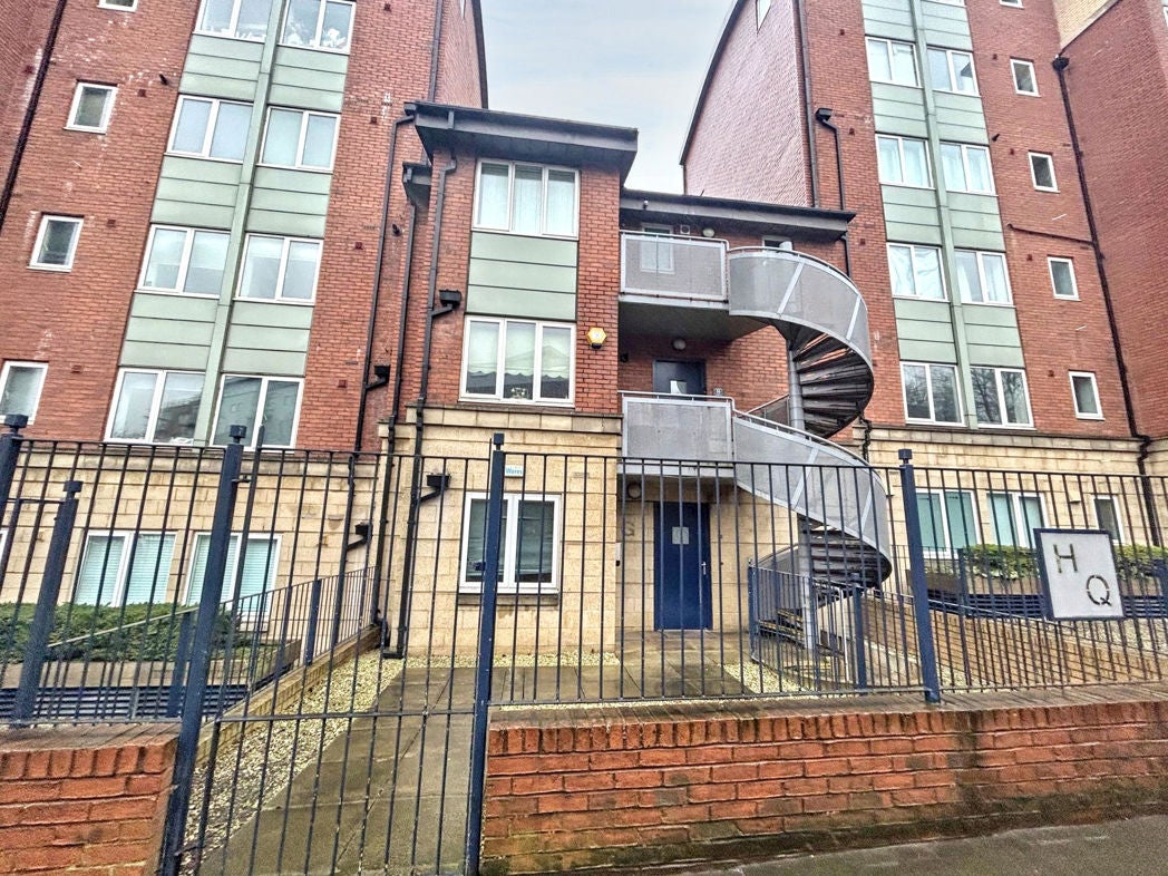 Flat Tyne Street in Newcastle upon Tyne