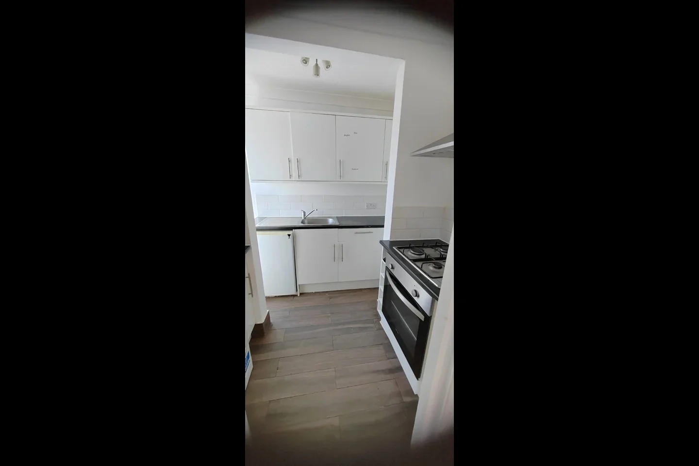 Flat Gladstone Road in Greater London