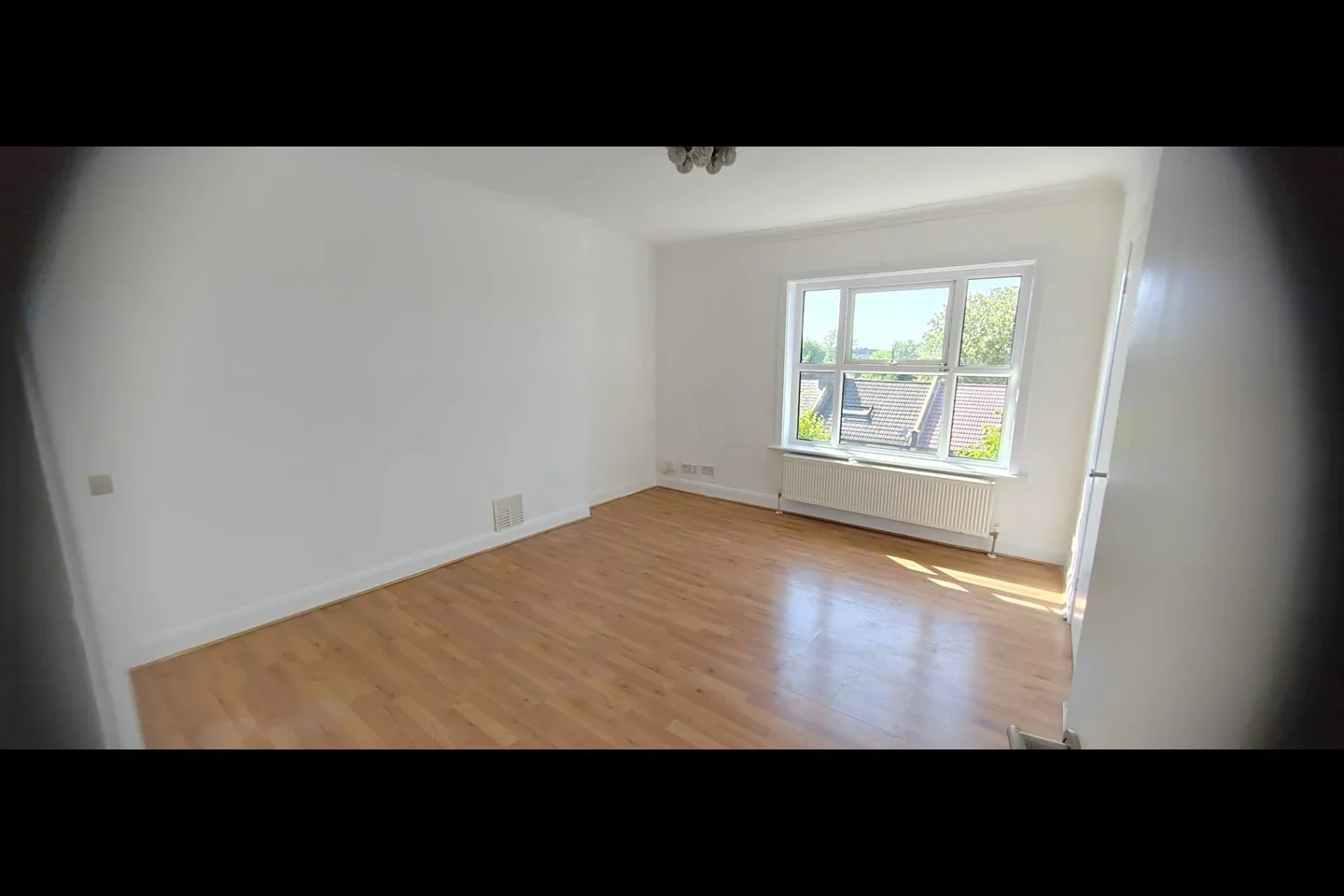 Flat Gladstone Road in Greater London