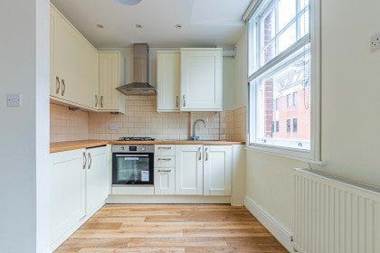 Flat Clarendon Road in Watford