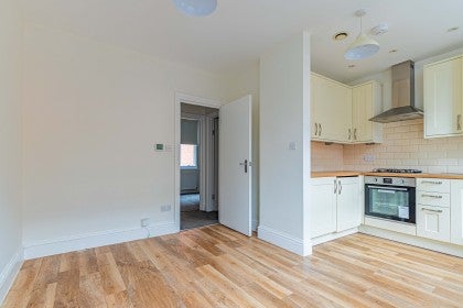 Flat Clarendon Road in Watford