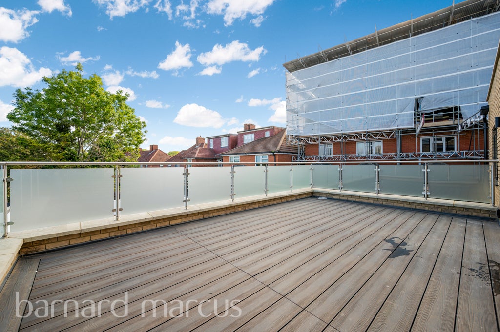 Flat Hazelwood Avenue in Greater London