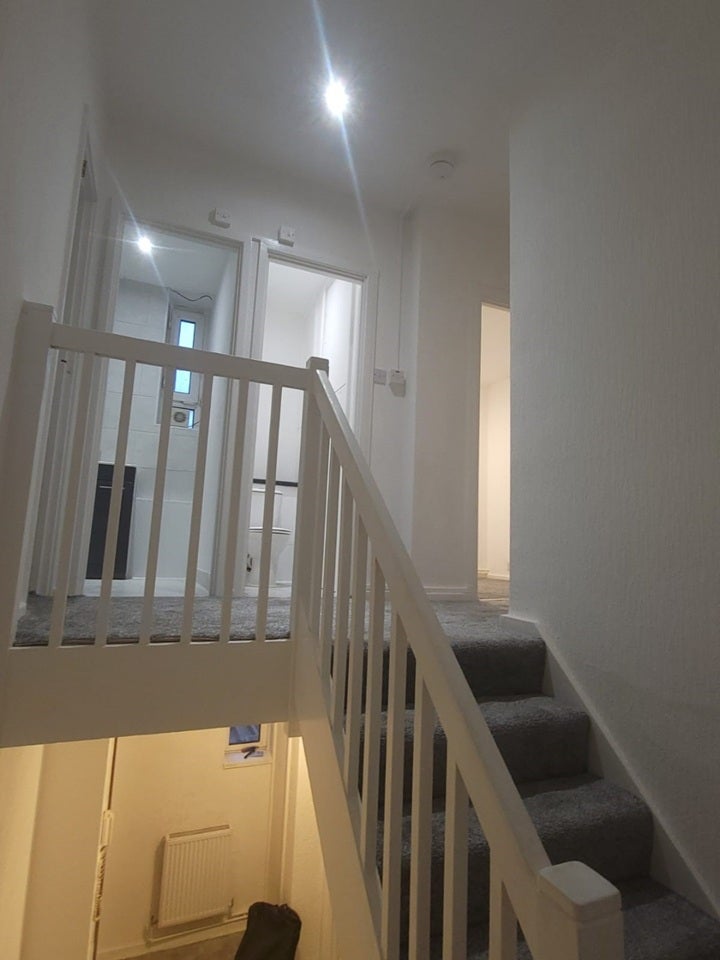 Flat Harrow Lane in Greater London