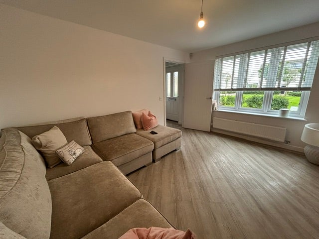 House Dornie Way in Bishopton