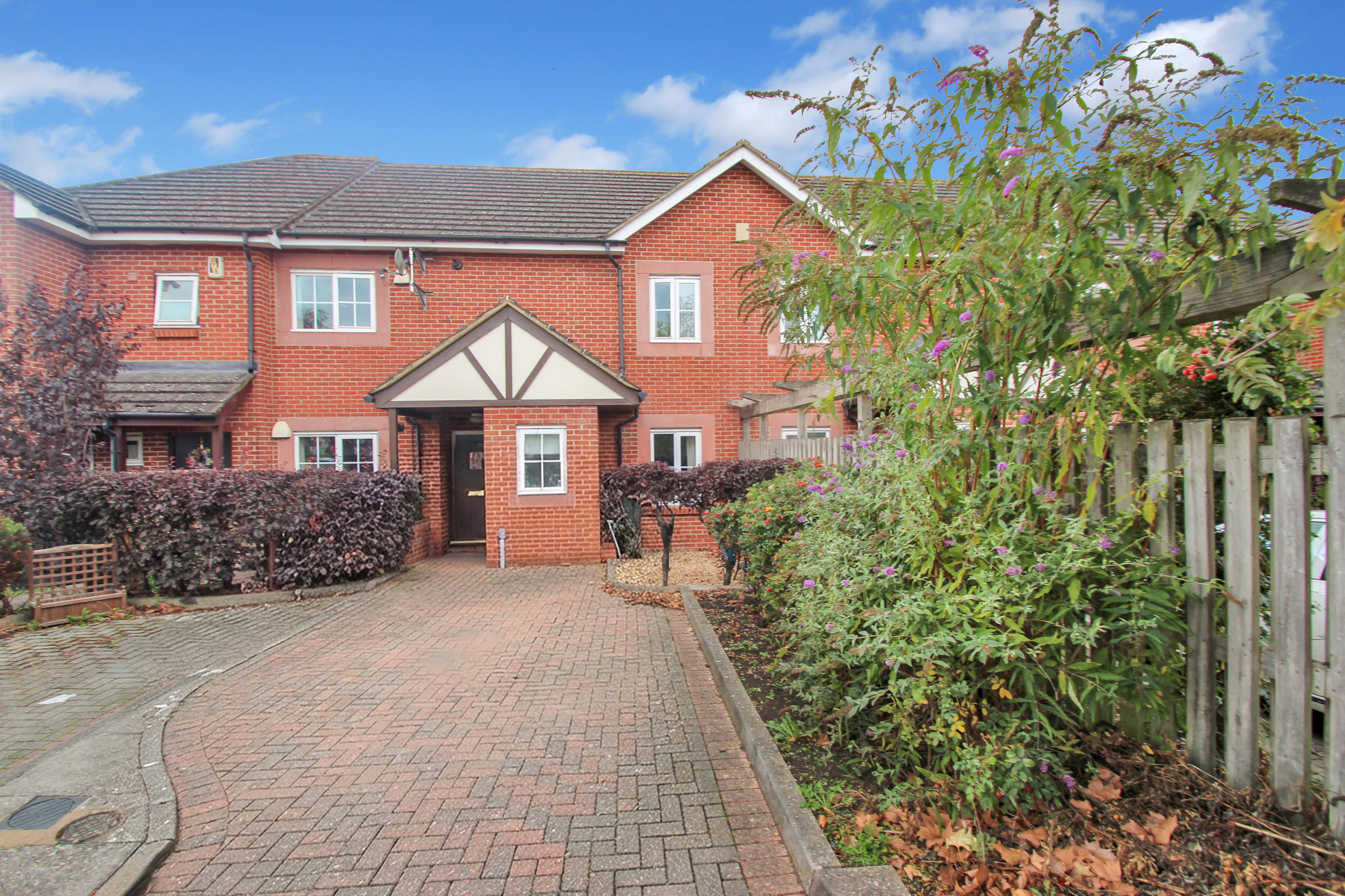 Flat Covallen Court in Rushden
