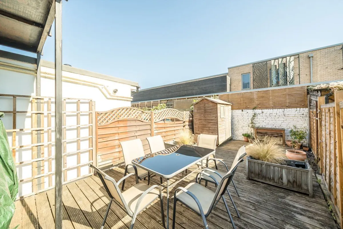 Flat Inglemere Road in Greater London