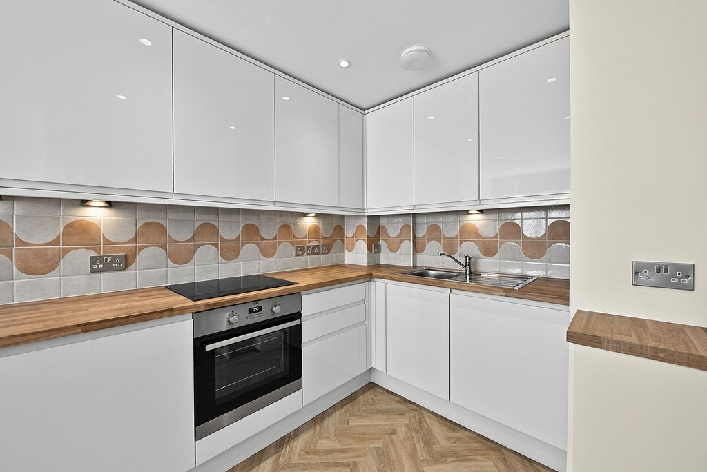 Flat Montgomerie Road in Portsmouth
