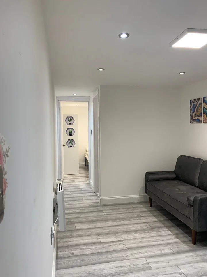 Flat Meadfield Road in Slough