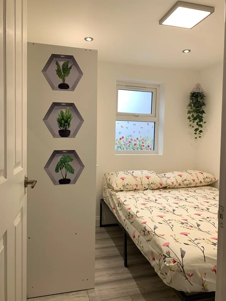 Flat Meadfield Road in Slough