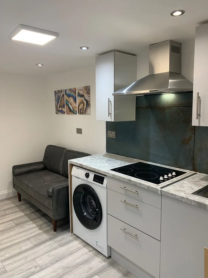 Flat Meadfield Road in Slough