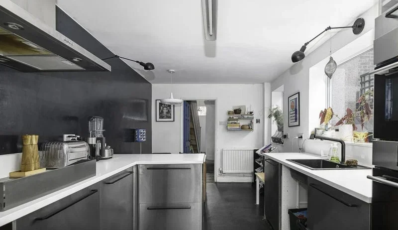 Room Woodford Road in Greater London