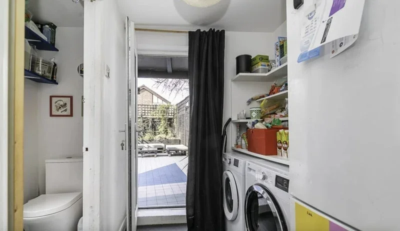 Room Woodford Road in Greater London