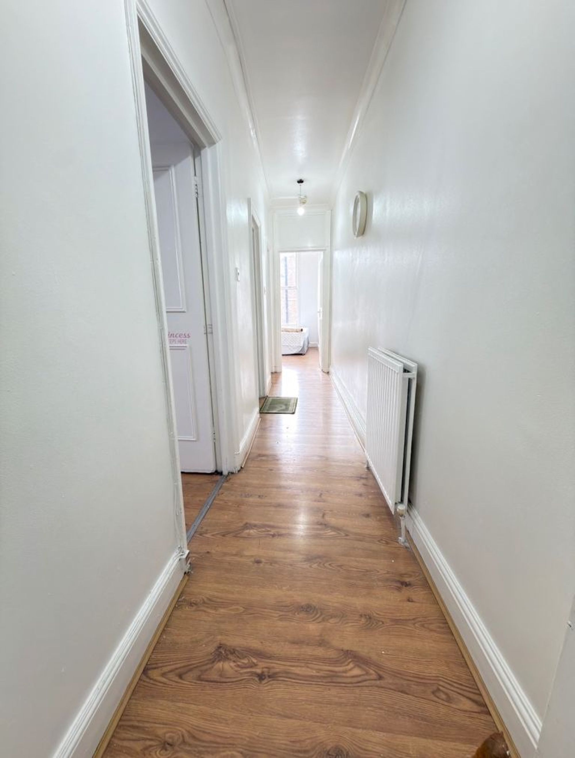 Flat Regal Row in Greater London
