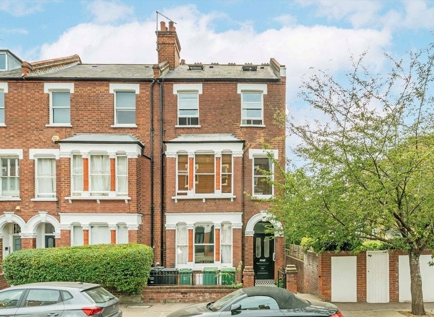 Flat Mackeson Road in Greater London