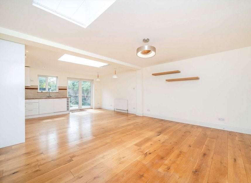 Flat Mackeson Road in Greater London