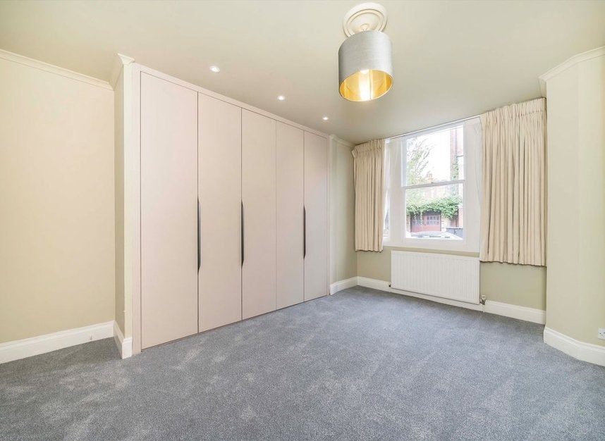 Flat Mackeson Road in Greater London