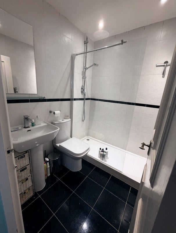 Room Mayflower Road in Greater London