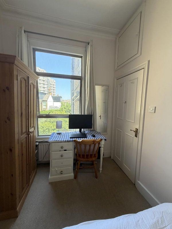 Room Mayflower Road in Greater London