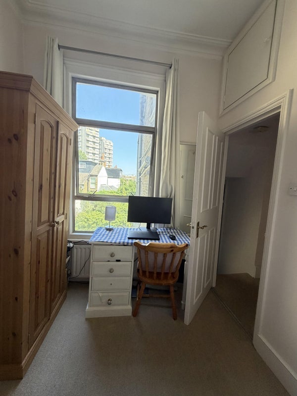 Room Mayflower Road in Greater London