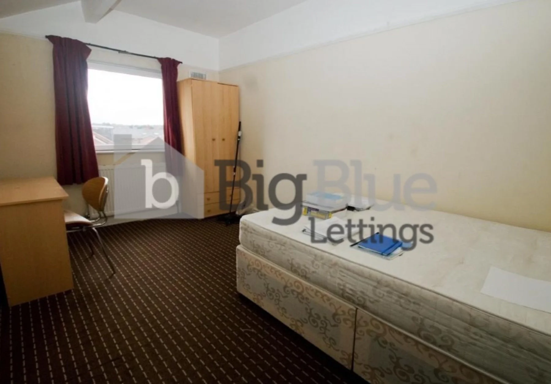 Flat Walmsley Road in Leeds
