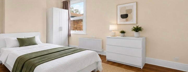 Room Manor Road in Greater London