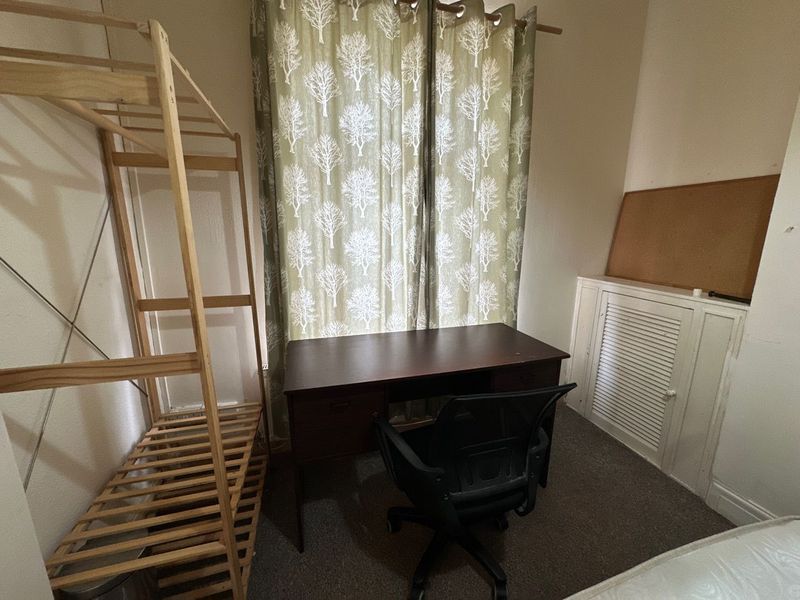 Room Treharris Street in Cardiff
