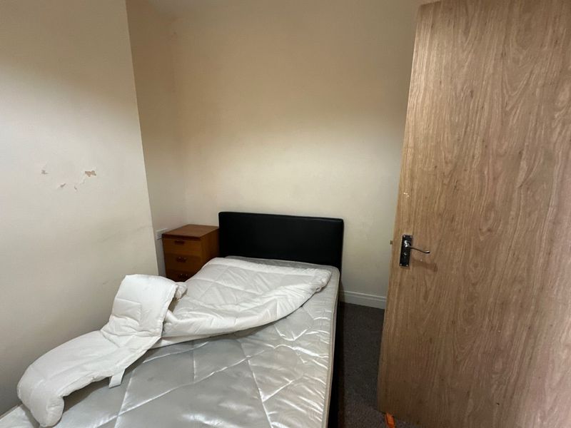 Room Treharris Street in Cardiff