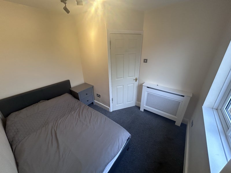 Room Highfield Road in Greater London