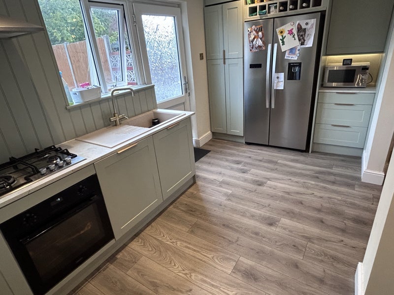 Room Highfield Road in Greater London