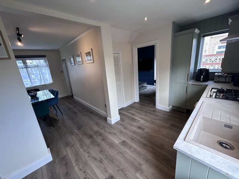 Room Highfield Road in Greater London
