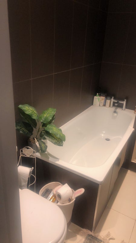 Room Elmgrove Road in Elmbridge