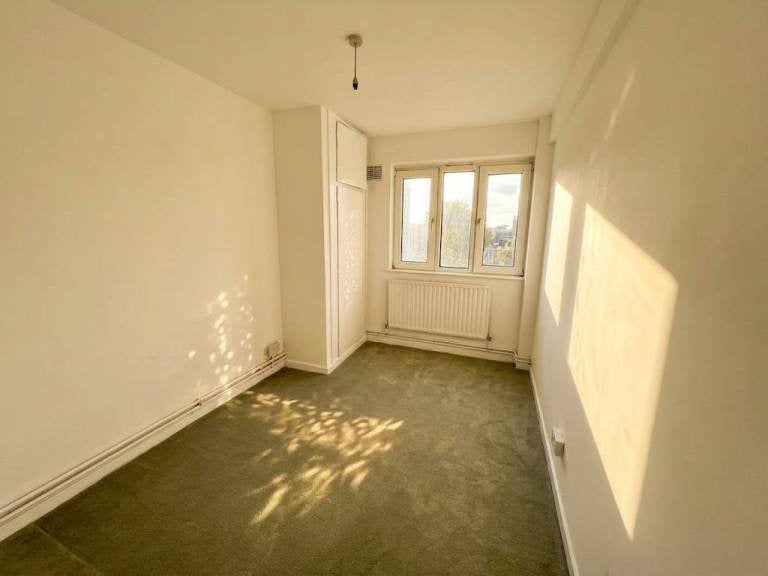 Flat Cambridge Road in Greater London